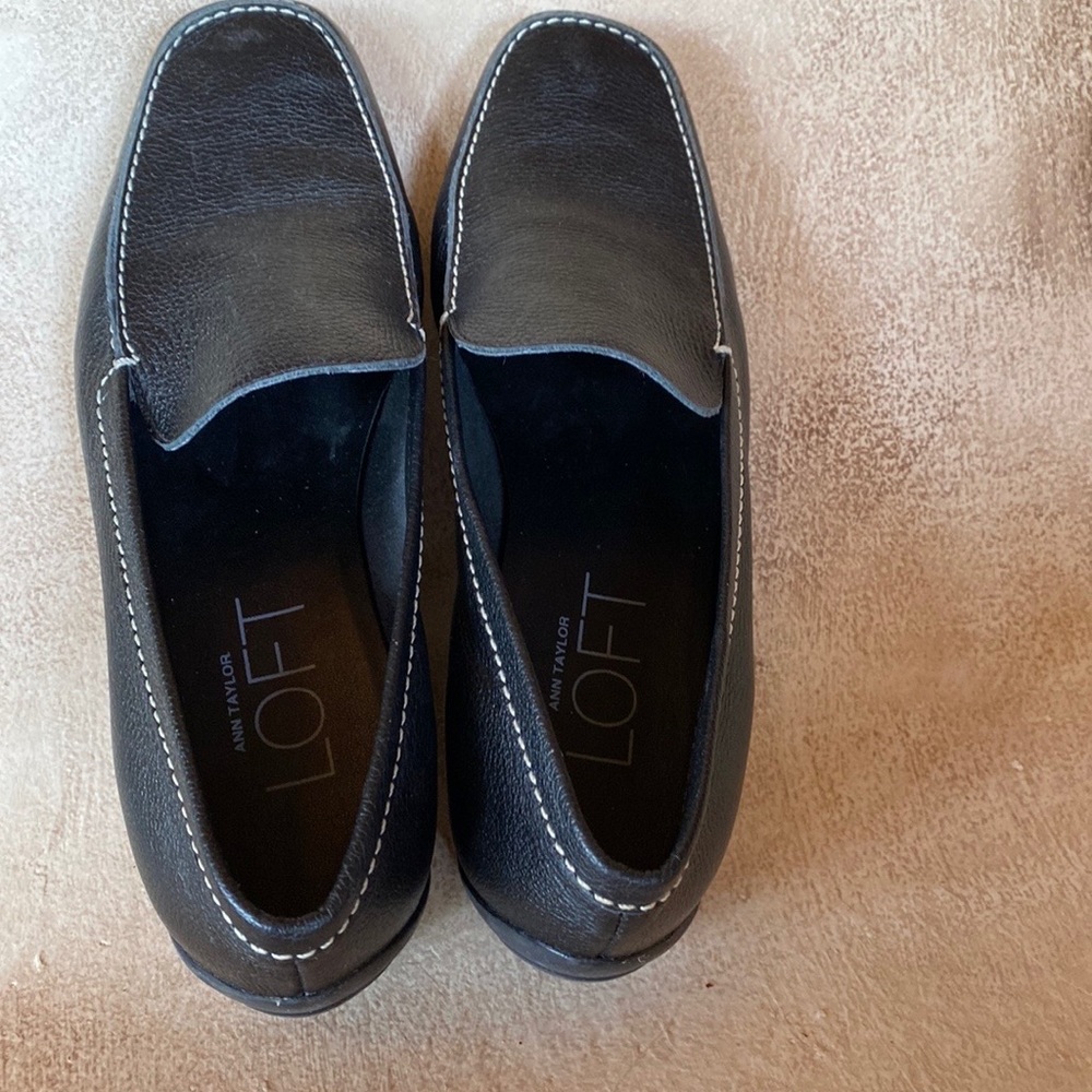 BLACK ANN TAYLOR LOFT LOAFERS in SIZE 7